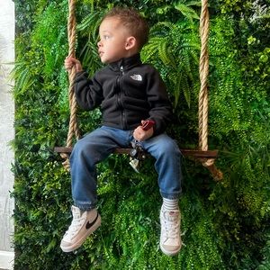 Meet your Posher, Ethan